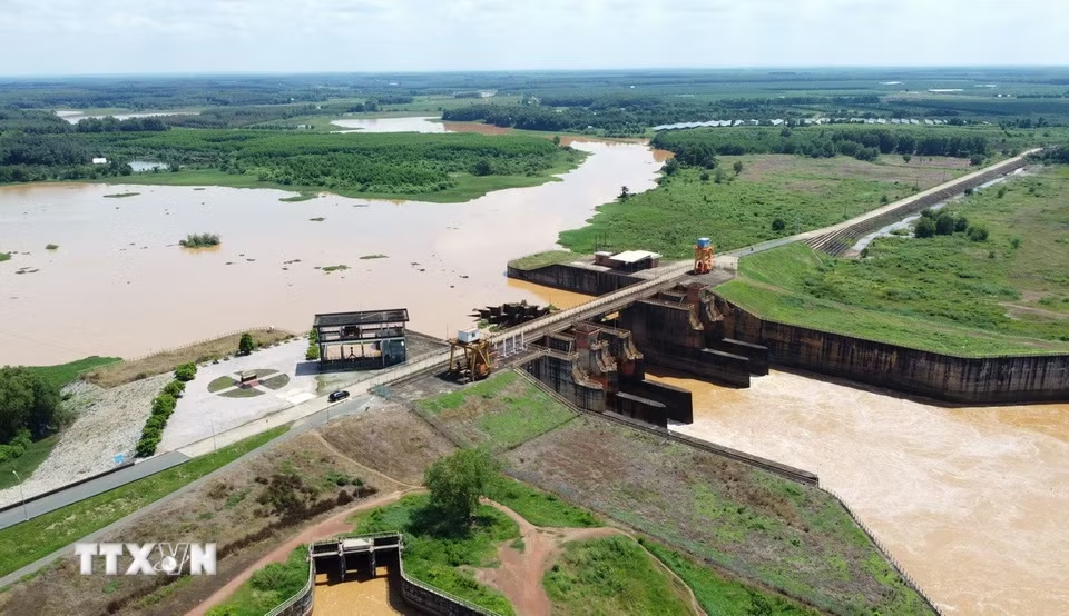 ADB và Việt Nam ký kết gói tài trợ trị giá 42,76 triệu USD xây dựng hệ thống thủy lợi

